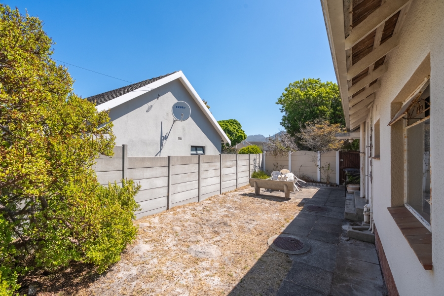 3 Bedroom Property for Sale in Meadowridge Western Cape